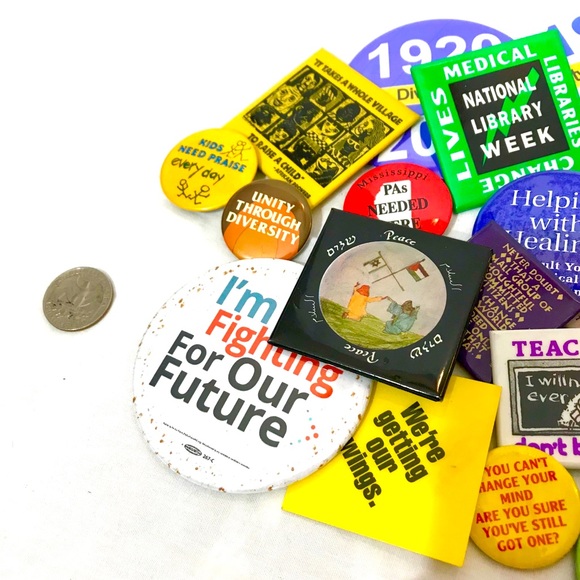 Lot of 26 Vintage Pins | Miscellaneous buttons - Picture 2 of 5